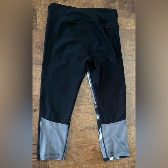 Under Armour crop compression women Sz small - Picture 6 of 9